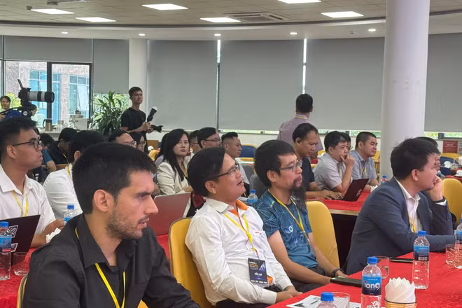Hội thảo quy tụ các chuyên gia công nghệ, pháp lý và doanh nghiệp. (Ảnh: HÀ LINH)