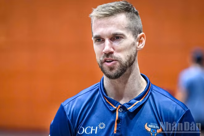 Huấn luyện viên Matt Van Pelt của Hanoi Buffaloes. (Ảnh: THÀNH ĐẠT)