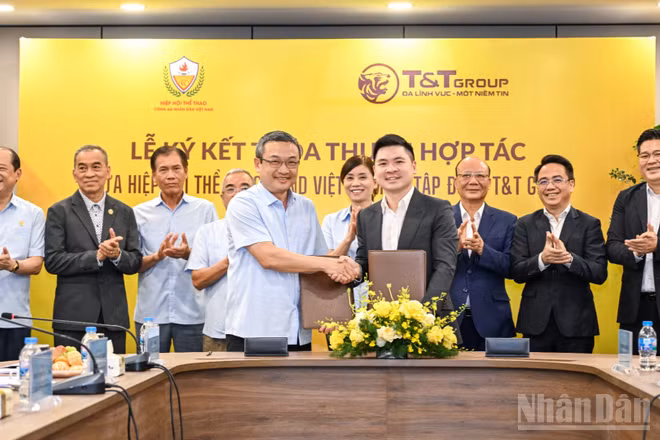 Lễ ký kết Thỏa thuận nguyên tắc giữa Thể thao Công an nhân dân Việt Nam và Tập đoàn T&T. (Ảnh: THÀNH ĐẠT)