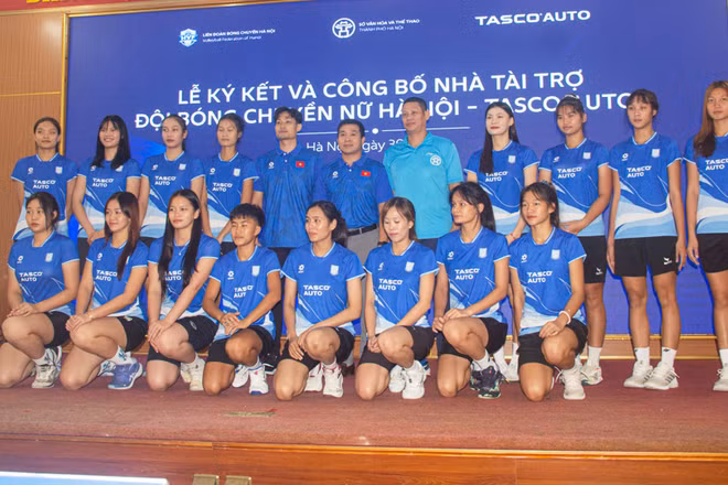 Các thành viên câu lạc bộ bóng chuyền nữ Hà Nội-Tasco Auto.