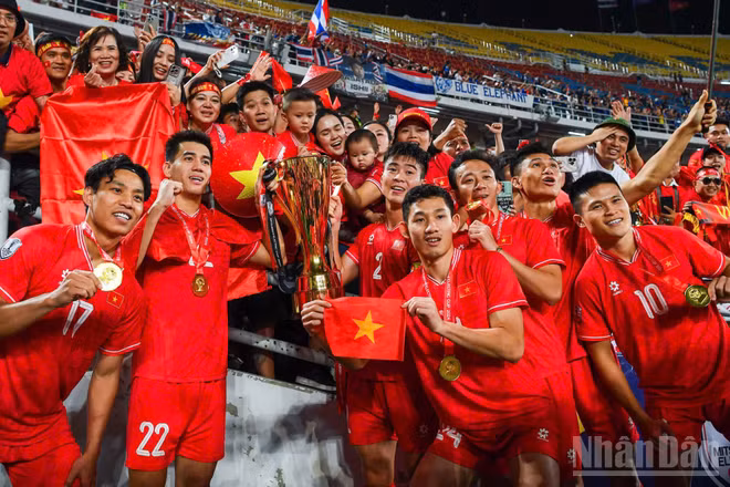 Đội tuyển Việt Nam tụt một bậc so với bảng xếp hạng FIFA hồi tháng 12/2025. (Ảnh: THÀNH ĐẠT)