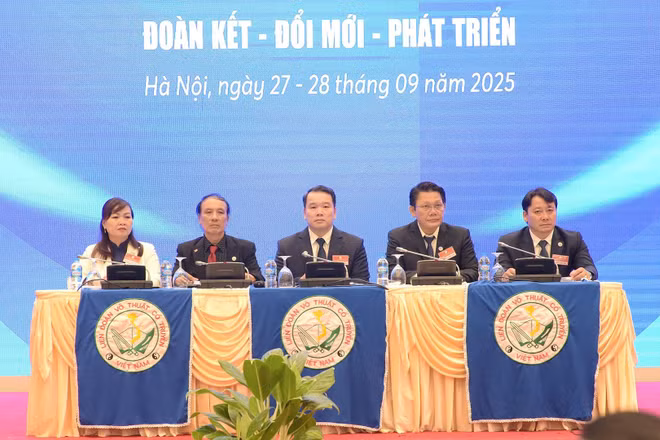 Đại diện Ban Chấp hành Liên đoàn Võ thuật cổ truyền Việt Nam. 