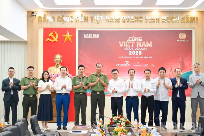 Các đại biểu tham dự chương trình. (Ảnh: THẾ ĐẠI)