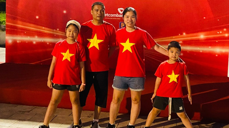 Cả gia đình anh chị Hòa Hợp ở Khối Thái Học 10, phường Yên Bái tham gia sự kiện. anh-ty6-6822.jpg