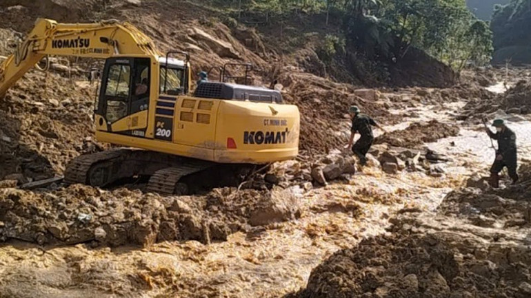 Một đoạn đường vào xã Bảo Yên (Lào Cai) bị đất đá sạt lở. cong-ty-minh-duc-803.jpg