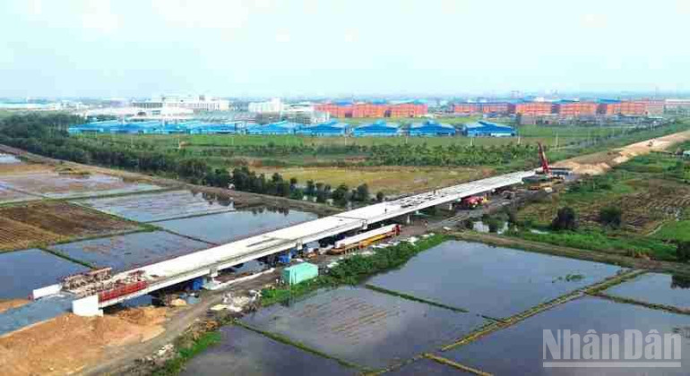 Đơn vị thi công đang đầy nhanh tiến độ dự án đường Hồ Chí Minh qua địa bàn tỉnh Tây Ninh. ndo_br_z6594572447420-c9751b568049809202f4977bfa2a6217.jpg