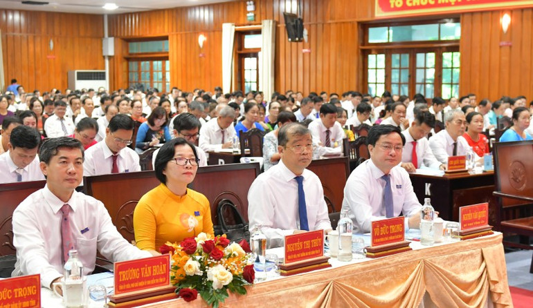 Lãnh đạo Vụ Địa phương 2 và 5 và lãnh đạo tỉnh dự đại hội. pvd-0278.jpg