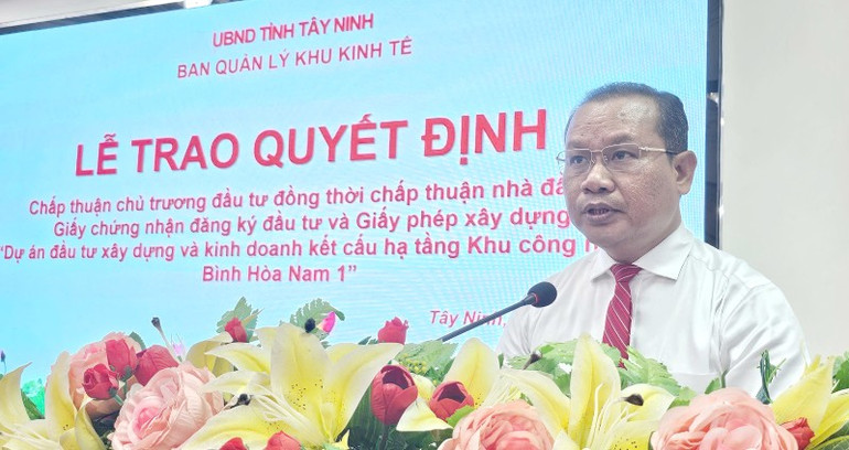 Trưởng Ban Quản lý Khu kinh tế tỉnh Tây Ninh Trương Thanh Liêm thông tin quá trình phát triển công nghiệp của Tây Ninh. z6896036340983-dcffd8ae4471bdef65e26d309d3eaea3.jpg