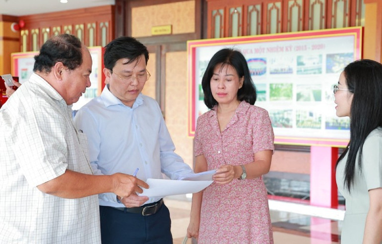 Lãnh đạo tỉnh Tây Ninh kiểm tra công tác chuẩn bị Hội trường tổ chức Đại hội. z7069501748105-de887ed4ab5224143ef95b19d40ca65f.jpg