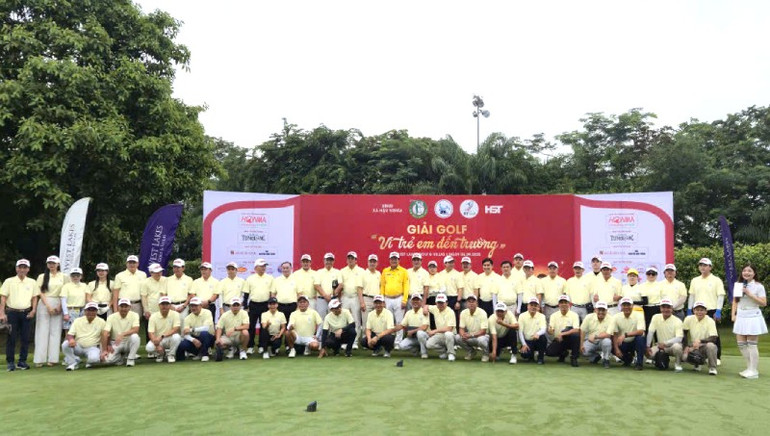 Golf thủ tham gia giải golf“vì trẻ em đến trường” năm 2025. z6983350958780-c82fa268d9bc8fb1d7554cbd725b3ab7.jpg