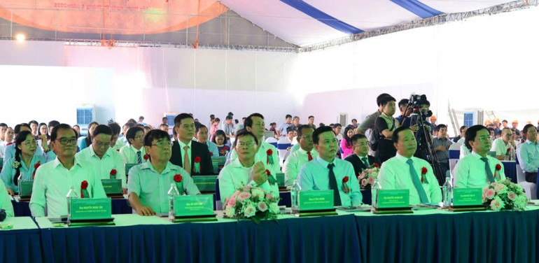 Đại biểu dự lễ khởi công. z6889389644396-14468ad4ff6abd2665dcb0fb1c18e39a.jpg