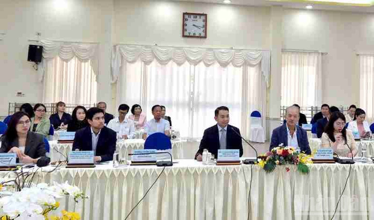 Chủ tịch Điều hành Tập đoàn YCH Robert Yap cùng Đoàn công tác dự lễ ký kết. ndo_br_z6791365625622-b669a45a30e8c206f81877faa08cb02a.jpg