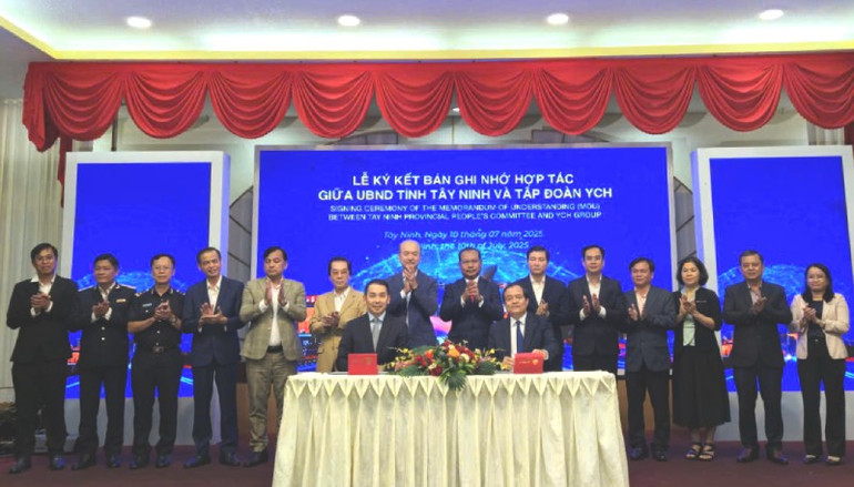 Lãnh đạo tỉnh Tây Ninh ký kết biên bản ghi nhớ hợp tác chiến lược phát triển logistics với Tập đoàn YCH (Singapore). z6848732102021-593b0da2837392cd96a7877324be0bd8.jpg