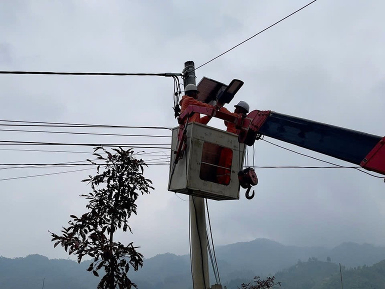 Το πρόγραμμα «Φωτισμός Αγροτικών Δρόμων» στο χωριό Doi 2, στην κοινότητα Ban Lien. dien-bh2.jpg