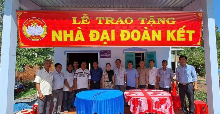 Tặng nhà đại đoàn kết cho hộ nghèo ở Cần Thơ. nha-ddk.jpg