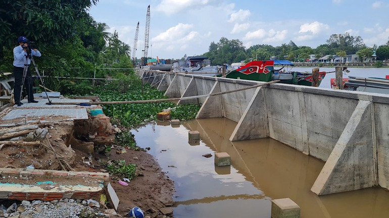 Một đoạn kè sông Ô Môn (quận Ô Môn) được đầu tư xây dựng kiến cố để phòng, chống sạt lở. img-2025-06-12-153731.jpg