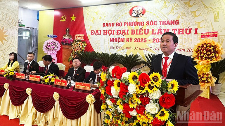 Phó Bí thư Thành ủy Cần Thơ Trần Văn Huyến chỉ đạo đại hội. ndo_br_a-3.jpg