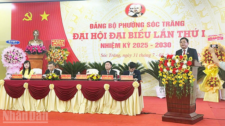 Bí thư Đảng ủy phường Sóc Trăng phát biểu tại đại hội. ndo_bl_a-1.jpg