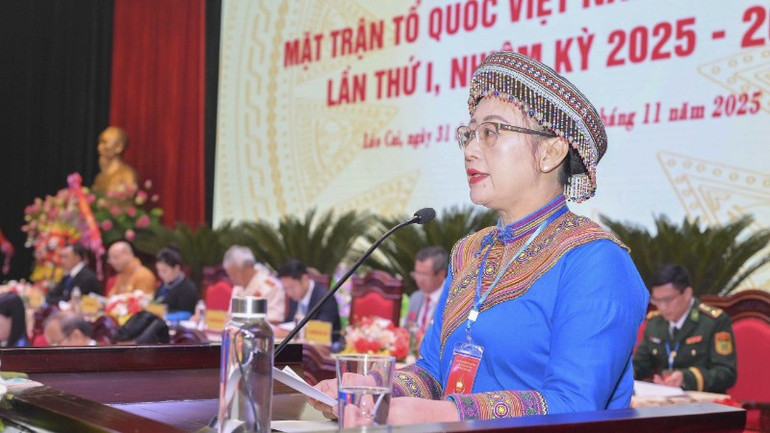 Đồng chí Giàng Thị Dung, Phó Bí thư Tỉnh ủy, Chủ tịch Ủy ban Mặt trận Tổ quốc Việt Nam tỉnh Lào Cai phát biểu nhận nhiệm vụ. mttq4-970.jpg