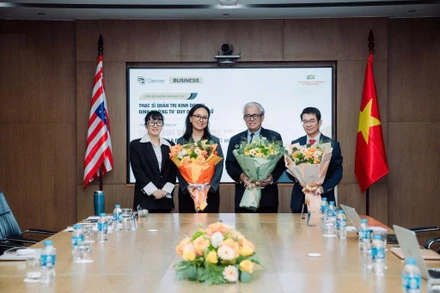 Sự kiện có sự tham gia của bà Alexandra Greig-Duarte – Viên chức Ngoại giao, Đại sứ quán Hoa Kỳ tại Việt Nam và ông Phạm Quang Vinh – nguyên Thứ trưởng Ngoại giao, nguyên Đại sứ Việt Nam tại Hoa Kỳ.