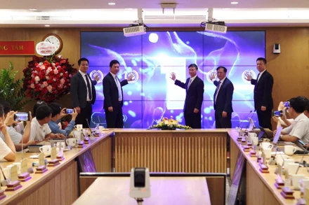 Bấm nút khai trương sàn giao dịch khoa học và công nghệ Việt Nam.