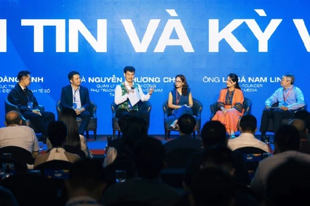 Nghệ sĩ nhân dân Xuân Bắc - Cục trưởng Cục Nghệ thuật biểu diễn điều phối phiên Tọa đàm với chủ đề “Niềm tin và kỳ vọng”.