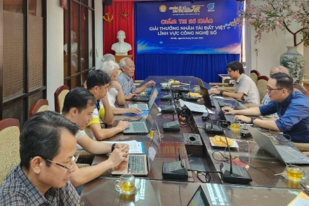 Chấm sơ khảo giải thưởng Nhân tài đất Việt 2025.