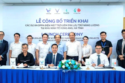 Dùng điện mặt trời áp mái tại Nhà máy VinFast và 2 nhà máy pin ở Hà Tĩnh