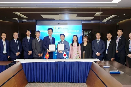 Lễ ký kết thỏa thuận hợp tác chiến lược toàn diện giữa FPT với ANA Systems, trong khuôn khổ hội nghị toàn cầu thường niên do tập đoàn tổ chức tại Đà Nẵng.