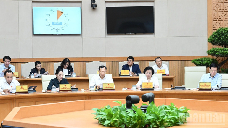 Các Phó Thủ tướng Chính phủ, lãnh đạo các bộ, ngành tham dự cuộc họp. (Ảnh: TRẦN HẢI) ndo_br_b4-9189.jpg