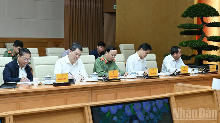 Lãnh đạo các bộ, ngành tham dự cuộc họp. (Ảnh: Trần Hải) ndo_br_a3-3052.jpg