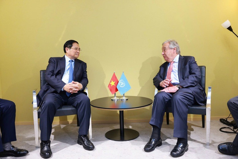 Thủ tướng Chính phủ Phạm Minh Chính gặp Tổng Thư ký Liên hợp quốc Antonio Guterres. (Ảnh: Nhật Bắc/VGP) ttk1.jpg