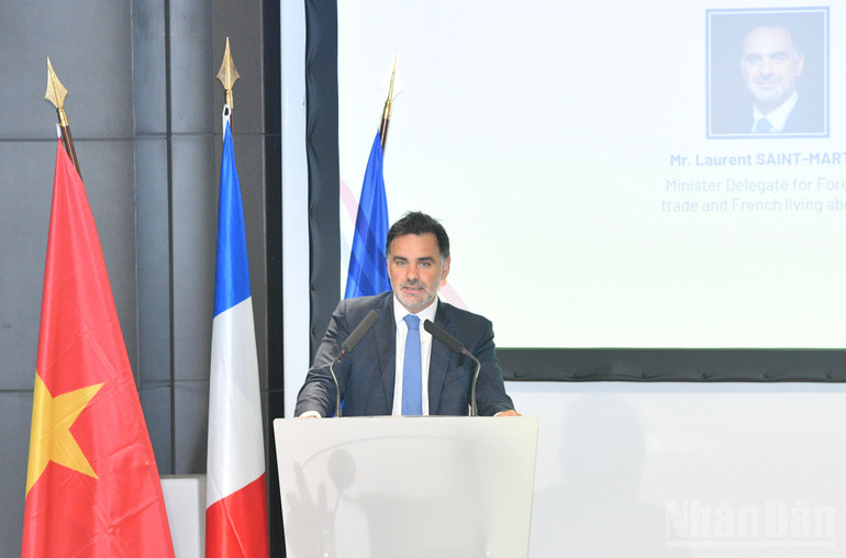 Bộ trưởng phụ trách Ngoại thương của Bộ Ngoại giao Pháp Laurent Saint-Martin phát biểu ý kiến tại Diễn đàn. (Ảnh: Thanh Giang) ndo_br_ab2.jpg
