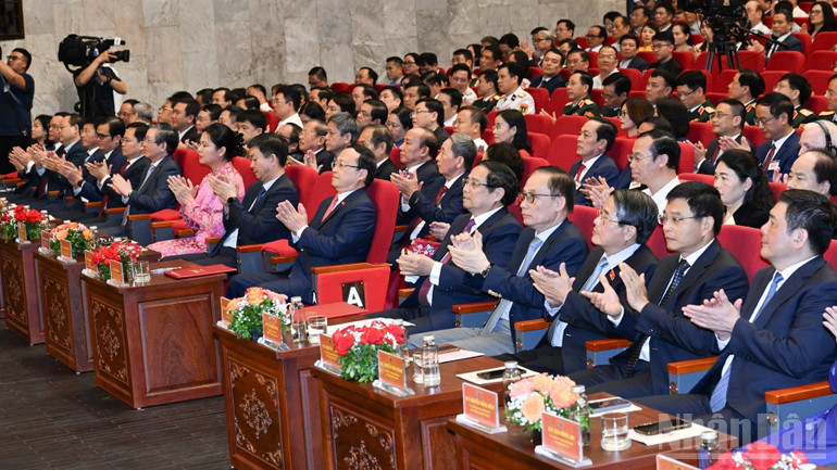 Thủ tướng Phạm Minh Chính, các đồng chí lãnh đạo, các đại biểu tham dự Lễ kỷ niệm. (Ảnh: TRẦN HẢI) Thủ tướng Phạm Minh Chính, các đồng chí lãnh đạo, các đại biểu tham dự Lễ kỷ niệm. (Ảnh: TRẦN HẢI)