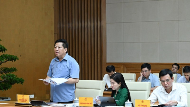 Bộ trưởng Xây dựng Trần Hồng Minh phát biểu ý kiến tại cuộc họp. (Ảnh: Trần Hải) ndo_br_c3-7821.jpg
