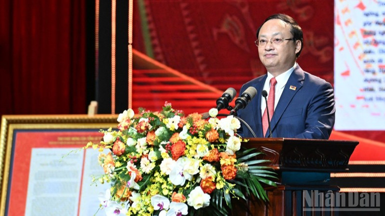 Đồng chí Đỗ Tiến Sỹ, Ủy viên Trung ương Đảng, Tổng Giám đốc Đài Tiếng nói Việt Nam đọc diễn văn tại lễ kỷ niệm. (Ảnh: TRẦN HẢI) Đồng chí Đỗ Tiến Sỹ, Ủy viên Trung ương Đảng, Tổng Giám đốc Đài Tiếng nói Việt Nam đọc diễn văn tại lễ kỷ niệm. (Ảnh: TRẦN HẢI)