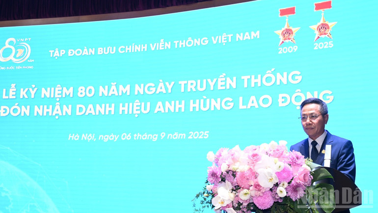 Chủ tịch Hội đồng thành viên Tập đoàn VNPT Tô Dũng Thái phát biểu ý kiến tại buổi lễ (Ảnh: TRẦN HẢI). ndo_br_b1-1083-6800.jpg