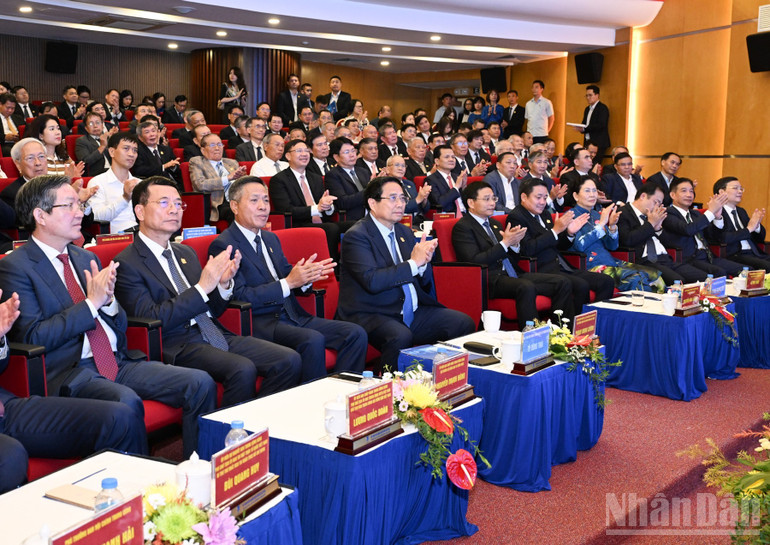 Thủ tướng Phạm Minh Chính và các đồng chí lãnh đạo, đại biểu tham dự Lễ kỷ niệm. (Ảnh: TRẦN HẢI). Thủ tướng Phạm Minh Chính và các đồng chí lãnh đạo, đại biểu tham dự Lễ kỷ niệm. (Ảnh: TRẦN HẢI).