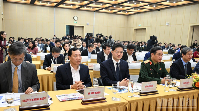 Delegados presentes na conferência para resumir e implementar tarefas-chave para o setor da Justiça em 2026. (Foto: Tran Hai) ndo_br_a3-1128.jpg