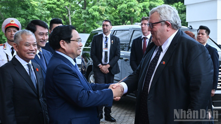 Thủ tướng Phạm Minh Chính đón Chủ tịch Quốc hội New Zealand Gerry Brownlee tại sảnh Trụ sở Chính phủ. (Ảnh: Trần Hải) ndo_br_b2-3083.jpg
