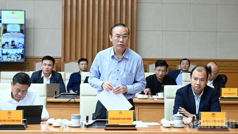 ຜູ້ຕາງໜ້າກະຊວງກະສິກຳ ແລະ ສິ່ງແວດລ້ອມ ລາຍງານໃນກອງປະຊຸມ. (ພາບ: TRAN HAI) ndo_br_a8-4680.jpg