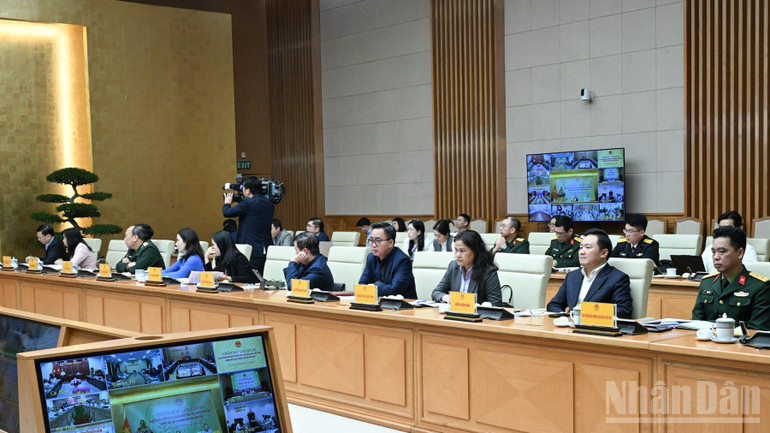 ຜູ້ຕາງໜ້າການນຳບັນດາກະຊວງ, ສາຂາ ແລະ ອົງການຕ່າງໆເຂົ້າຮ່ວມກອງປະຊຸມ. (ພາບ: TRAN HAI) ndo_br_a4-5159.jpg