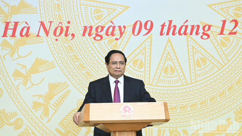 ທ່ານນາຍົກລັດຖະມົນຕີ ຟ້າມບິ່ງມິງ ກ່າວຄຳເຫັນທີ່ກອງປະຊຸມ. (ພາບ: TRAN HAI) ndo_br_a3-3642-77.jpg