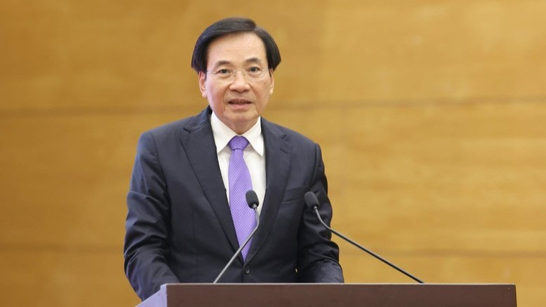 Bộ trưởng, Chủ nhiệm Văn phòng Chính phủ Trần Văn Sơn phát biểu ý kiến tại Họp báo Chính phủ thường kỳ. (Ảnh: VGP)