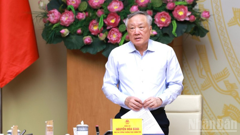 Phó Bí thư Thường trực Đảng ủy Chính phủ, Phó Thủ tướng Thường trực Chính phủ Nguyễn Hoà Bình phát biểu ý kiến tại hội nghị. (Ảnh: TRẦN HẢI) ndo_br_a7-387.jpg