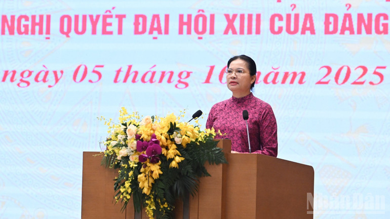 Phó Chủ tịch Ủy ban Trung ương Mặt trận Tổ quốc Việt Nam Hà Thị Nga phát biểu ý kiến tại Lễ phát động, (Ảnh: TRẦN HẢI) ndo_br_a5-4994.jpg