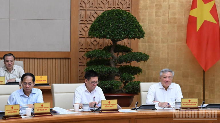 Các Phó Thủ tướng Chính phủ tham dự phiên họp và đại biểu tham dự phiên họp. (Ảnh: TRẦN HẢI) ndo_br_b6-7062.jpg