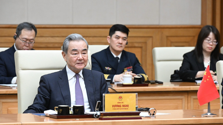 Bộ trưởng Ngoại giao Trung Quốc Vương Nghị phát biểu ý kiến tại buổi tiếp. (Ảnh: TRẦN HẢI)