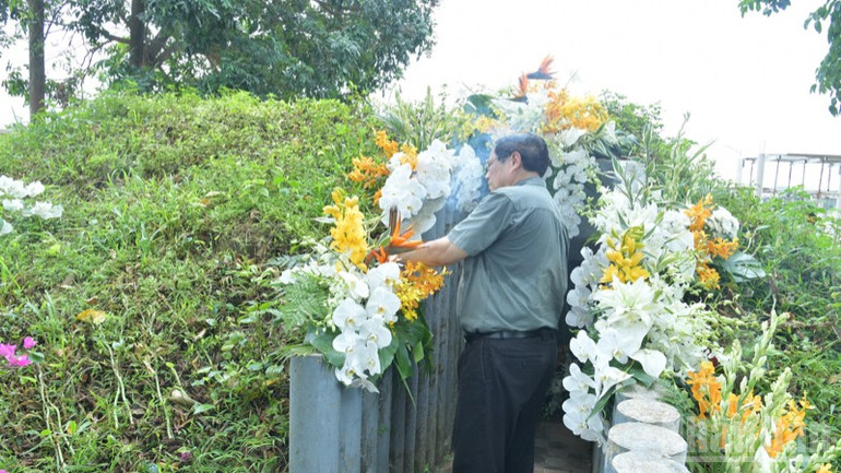 Thủ tướng Phạm Minh Chính dâng hương tại di tích Hầm chữ A. ndo_br_a14-2157.jpg
