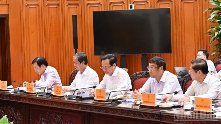 Les dirigeants des ministères et des branches ont assisté à la réunion. (Photo : Tran Hai). ndo_br_c4-8036-2706.jpg